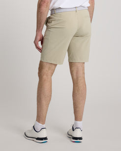 Short golf homme beige vue dos – coupe nette, tissu léger respirant – Golf Krown